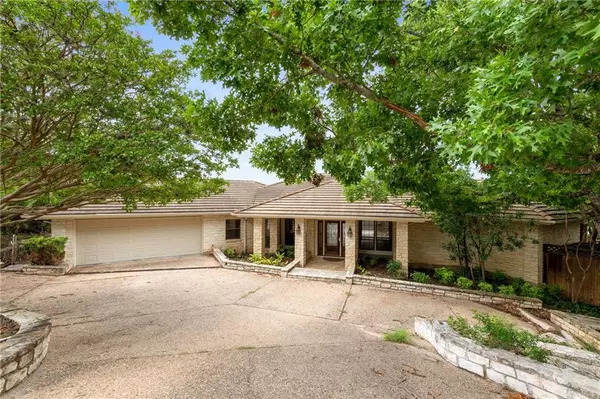 1205 Challenger,  Lakeway,  TX 78734