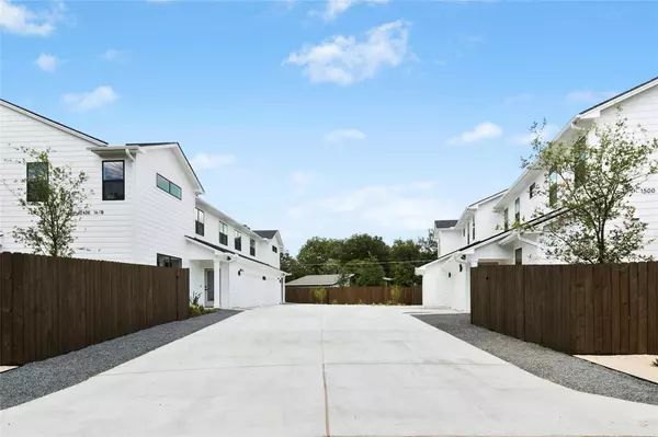 1500 Sylvan Glade unit 2b RD #2B, Austin, TX 78745