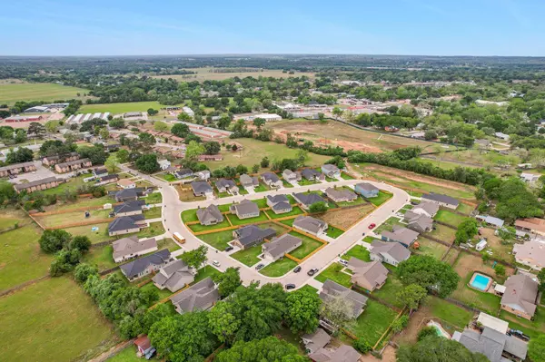 Smithville, TX 78957,346 Webb ST