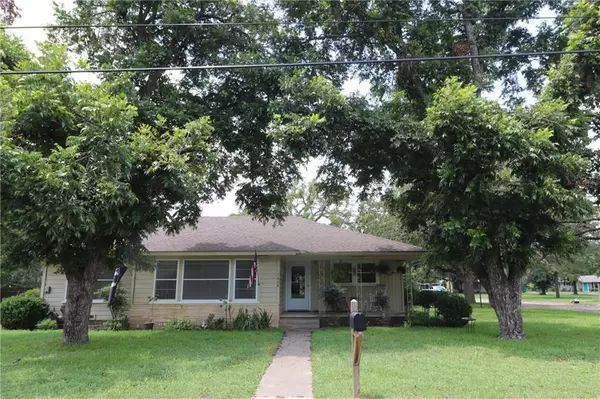 1606 N Harding Ave, Cameron, TX 76520