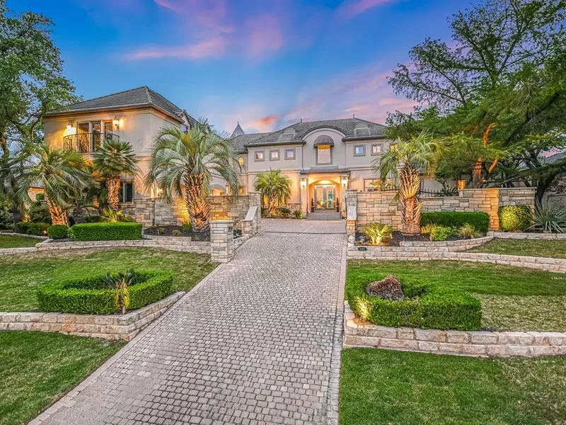 8300 Chalk Knoll DR, Austin, TX 78735
