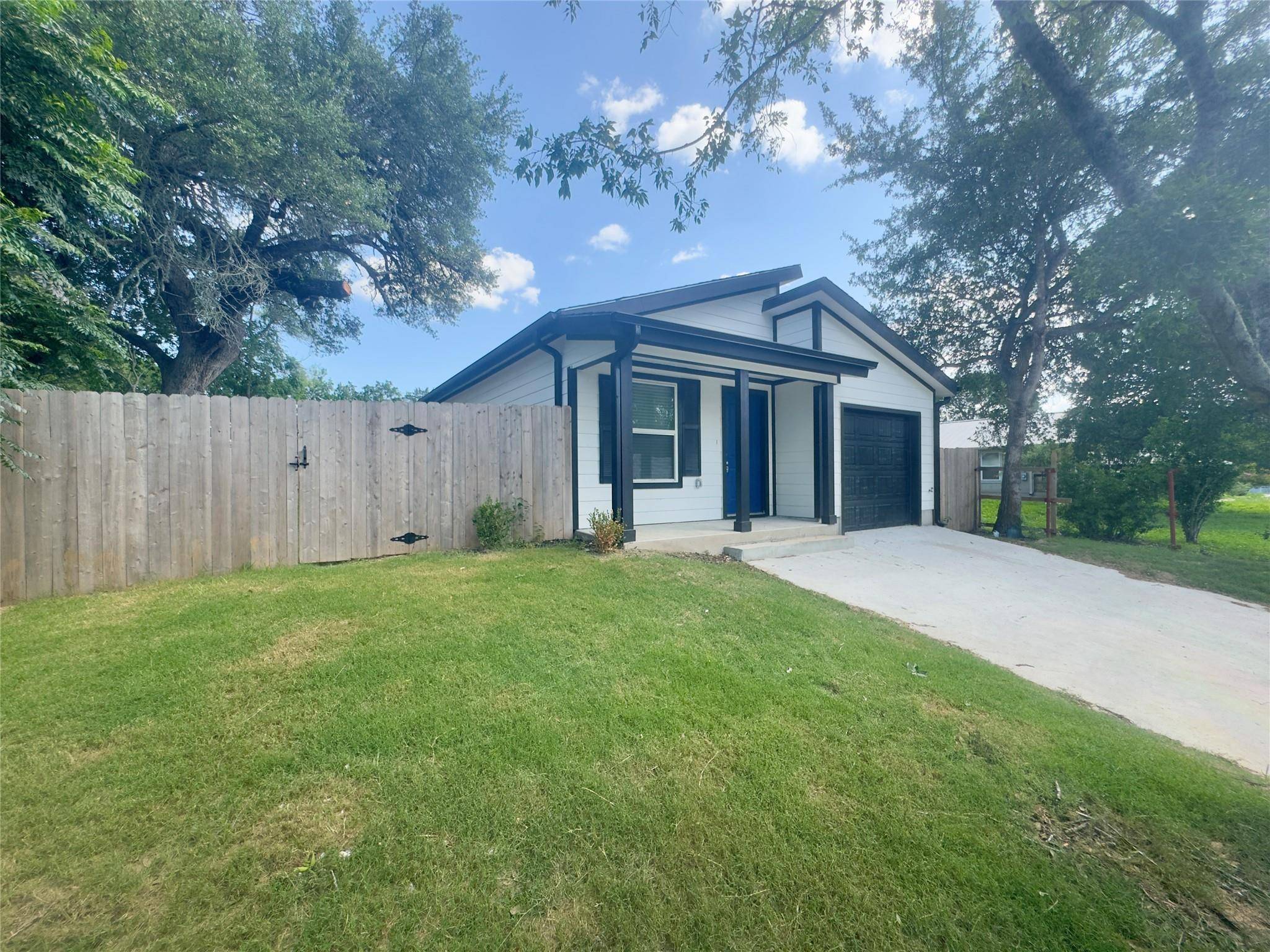 Lockhart, TX 78644,714 Sycamore ST