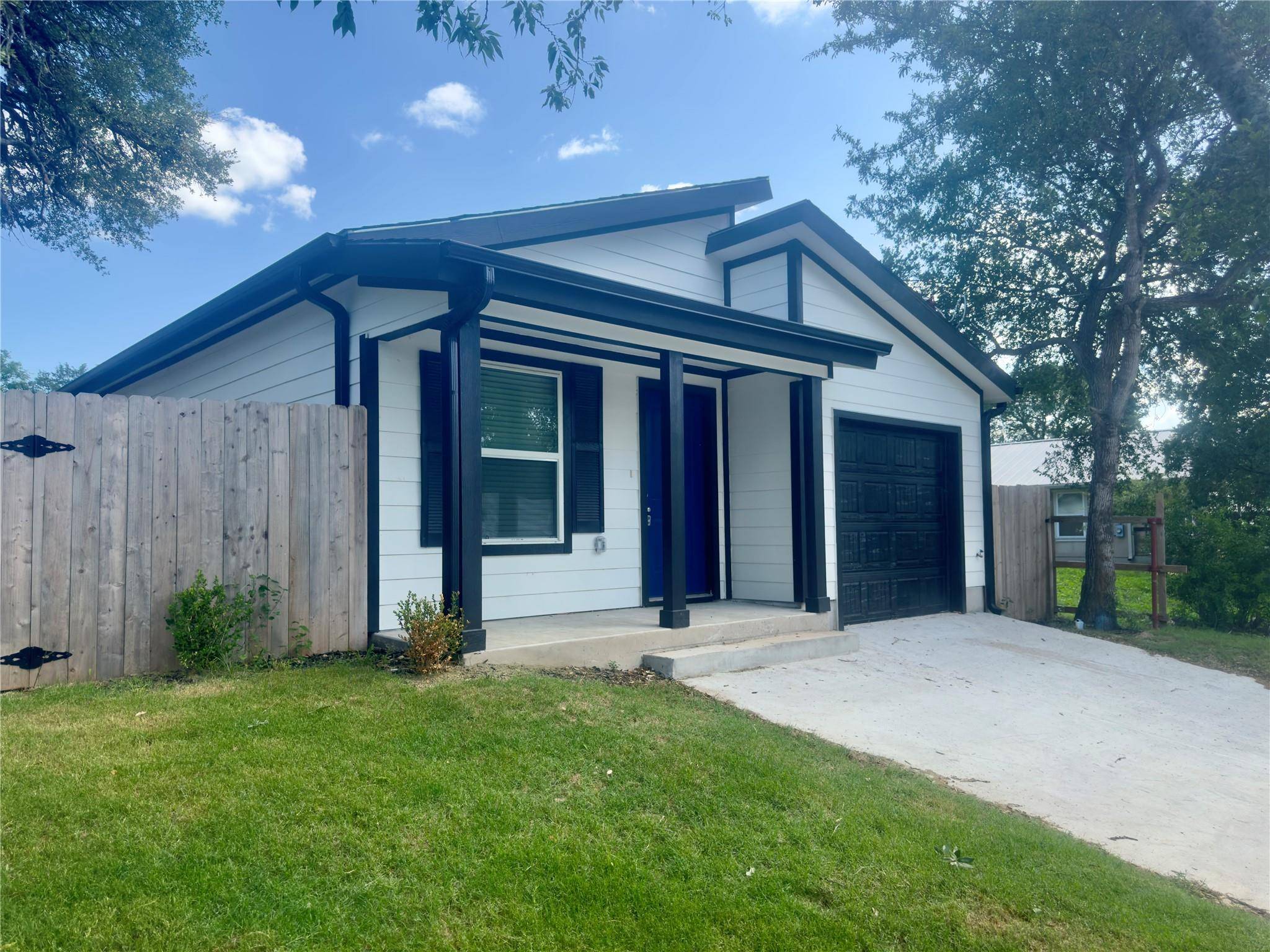 Lockhart, TX 78644,714 Sycamore ST