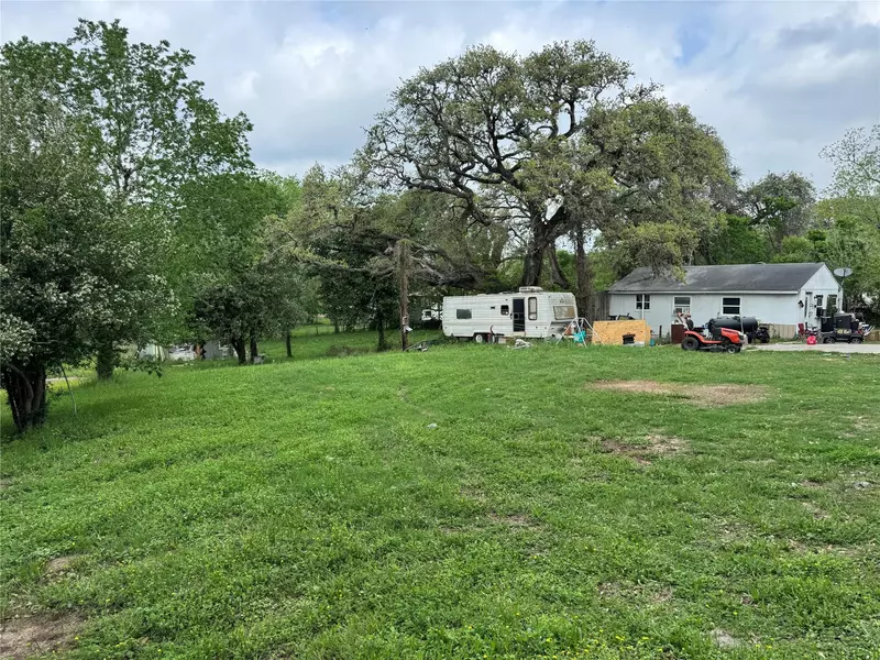 103 Reiffert ST, Cuero, TX 77954