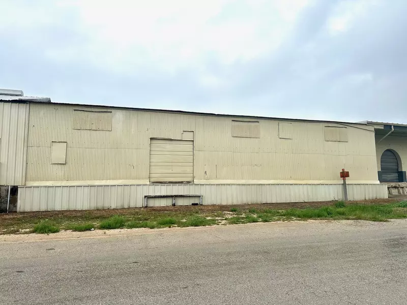 200-232 W New Braunfels ST #W2, Seguin, TX 78155