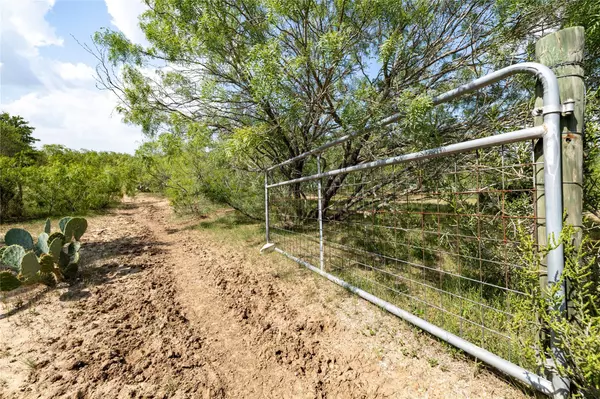 Dale, TX 78616,410 Green Acre DR