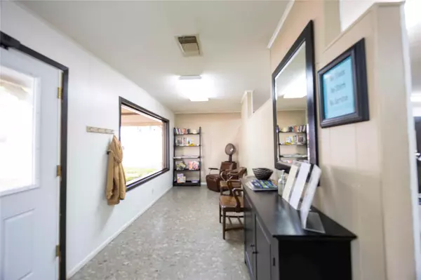 Schulenburg, TX 78956,737 N Main ST