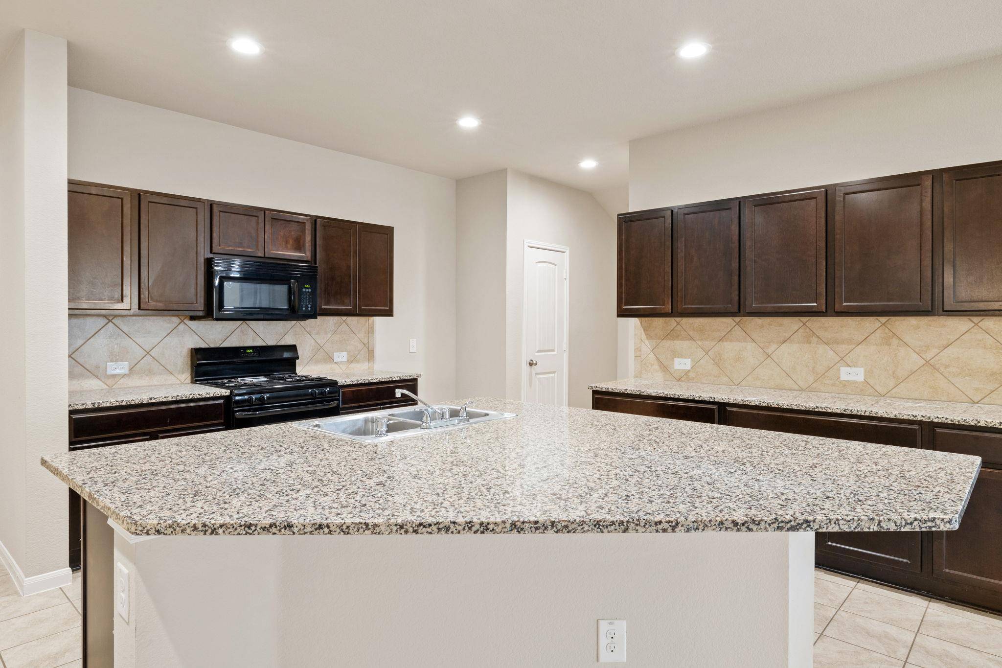 Leander, TX 78641,933 Woodduck TRL