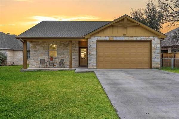 302 Fox XING, Burnet, TX 78611