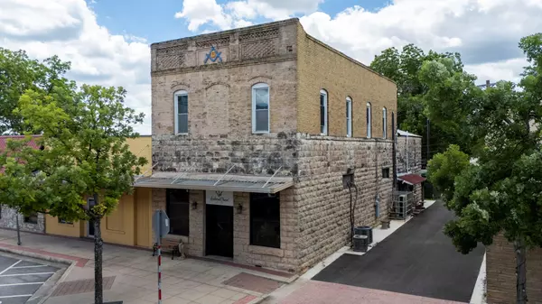 107 W Center ST, Kyle, TX 78640