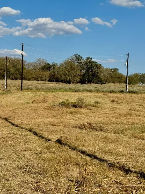 Luling, TX 78648,127 Hall RD