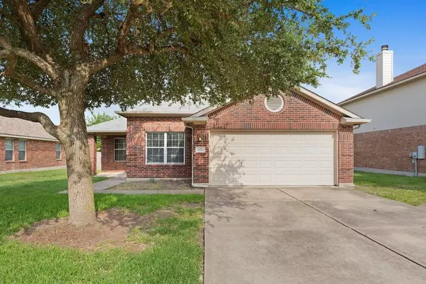 121 Hanstrom DR, Hutto, TX 78634