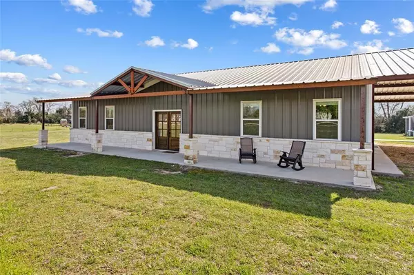 1072 Private Road 7023, Elgin, TX 78621