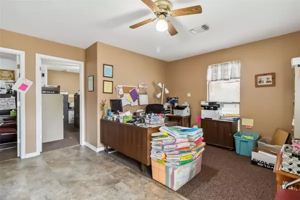 Smithville, TX 78957,300 Bishop ST