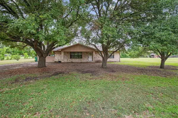 210 Cratis LN, Taylor, TX 76574