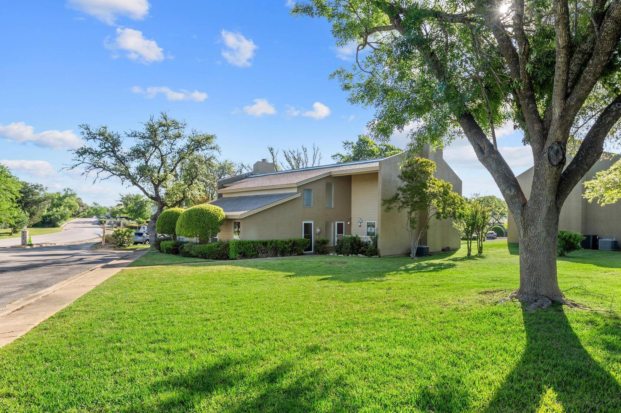 211 Lido CIR N #1, Lakeway, TX 78734