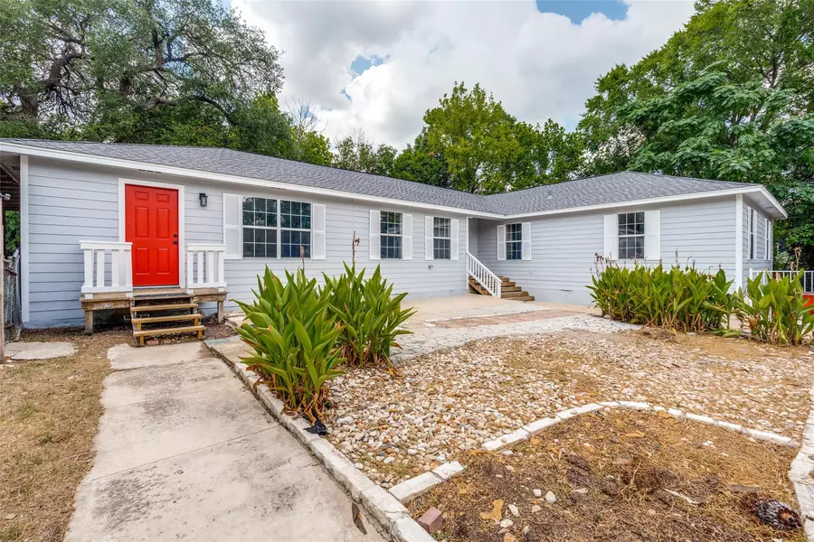 417 N Blanco ST, Lockhart, TX 78644