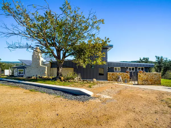 Burnet, TX 78611,307 S Oak LN