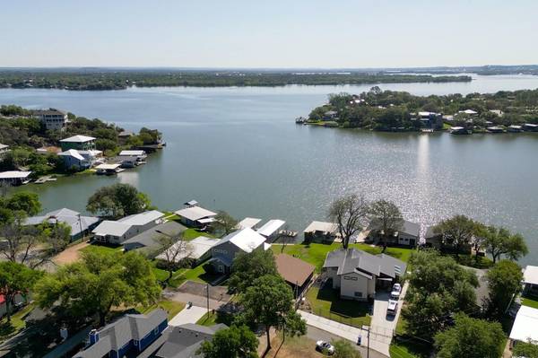 512 Shadyside LN,  Sunrise Beach,  TX 78643