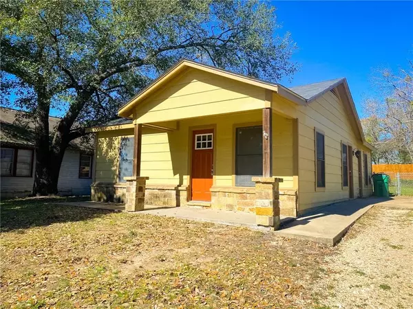 205 E Davis ST, Hearne, TX 77859