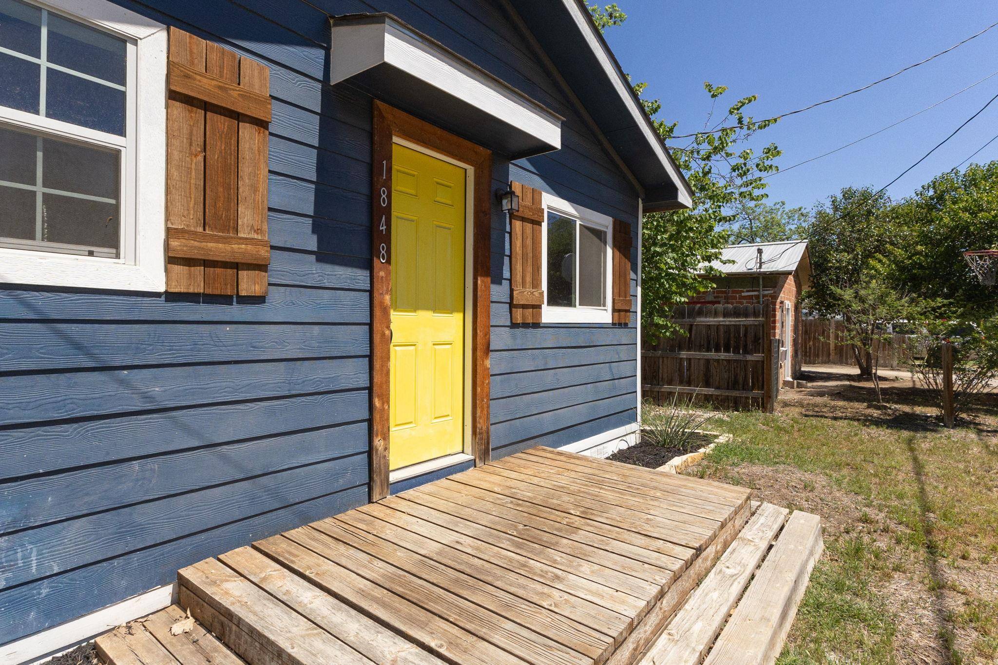 New Braunfels, TX 78130,1848 W Bridge ST