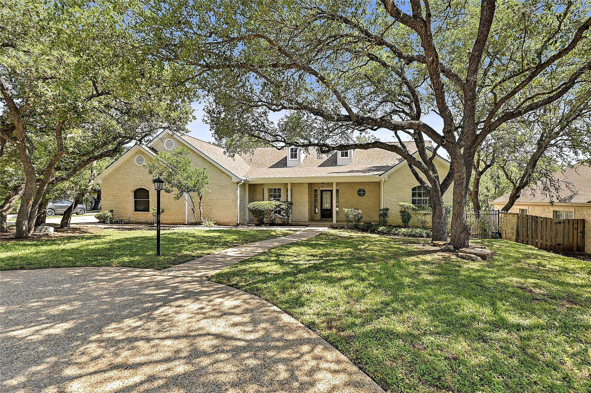 106 Los Altos DR, Lakeway, TX 78734