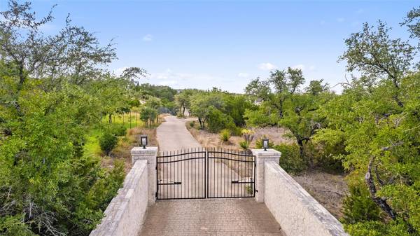 4306 Ridge Pole LN, Spicewood, TX 78669