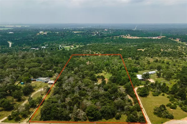 330 Powell RD, Smithville, TX 78957