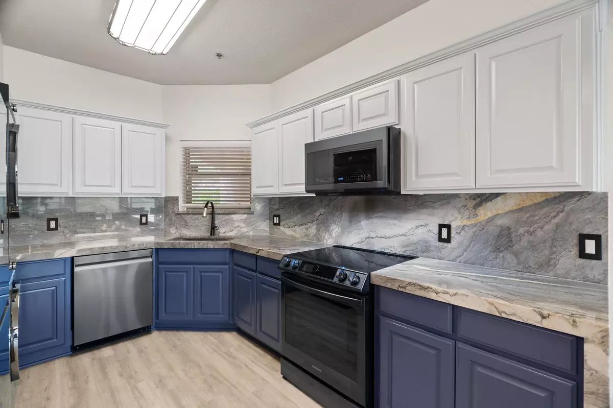 Boerne, TX 78006,20 Tapatio Springs DR E #206