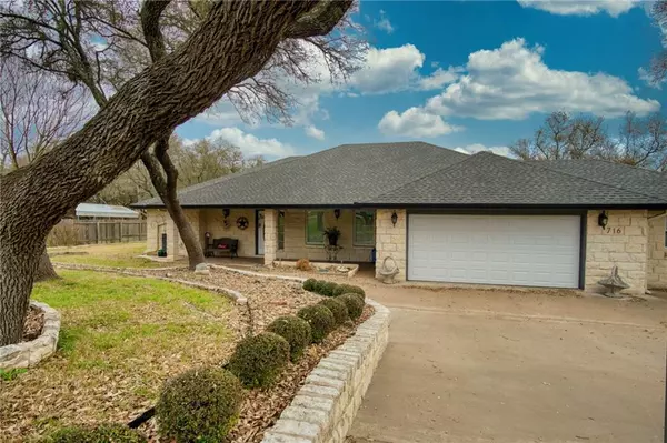 716 Meadow Oaks DR, Dripping Springs, TX 78620