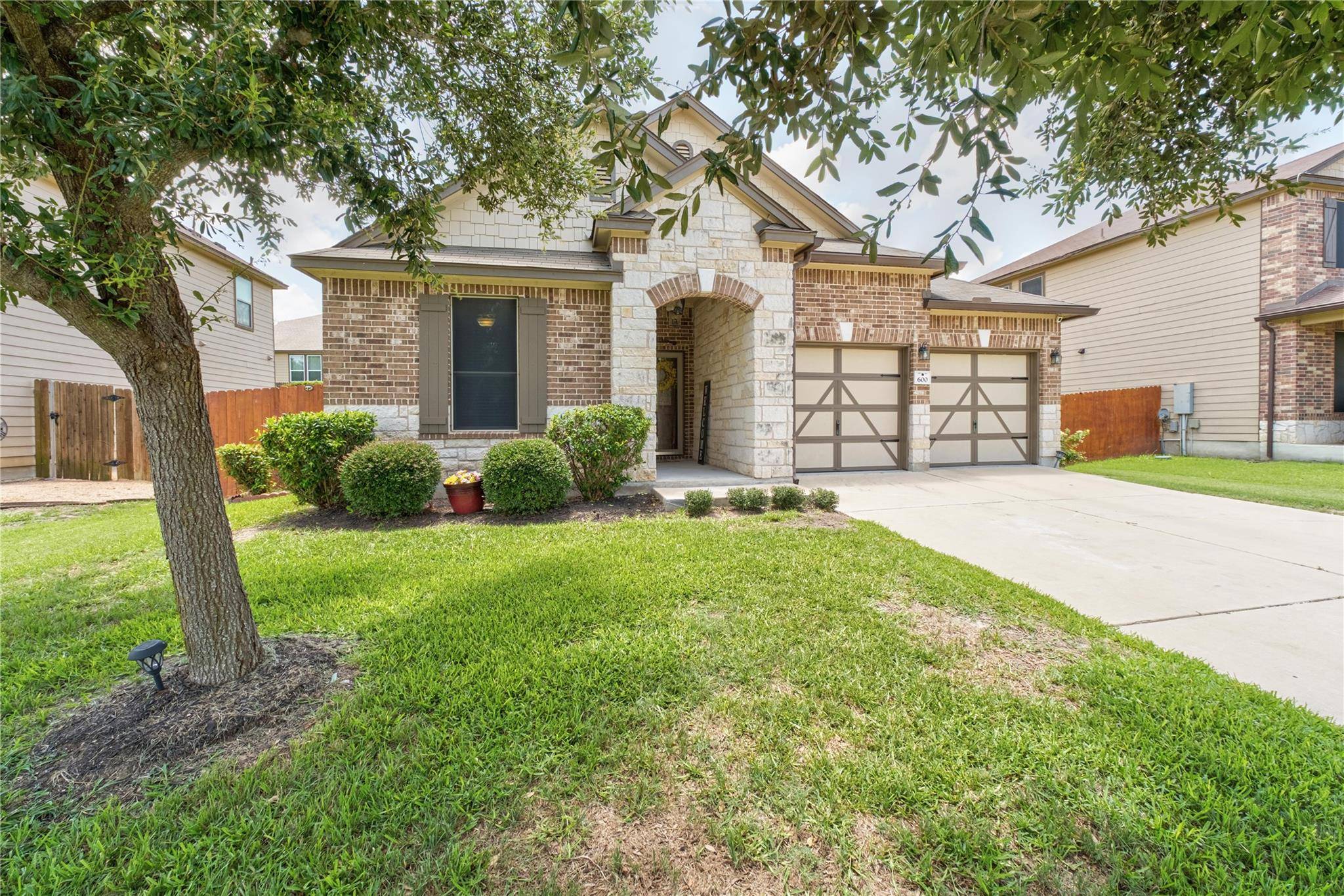 600 Gina DR, Kyle, TX 78640