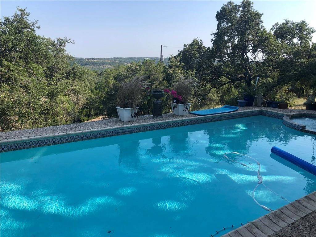 4 Meridian DR, Wimberley, TX 78676