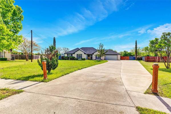 431 Thomas DR,  Martindale,  TX 78655