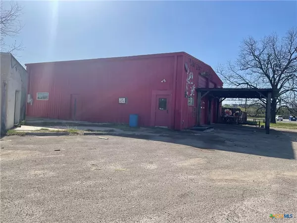 Lampasas, TX 76550,107 W 10th ST W