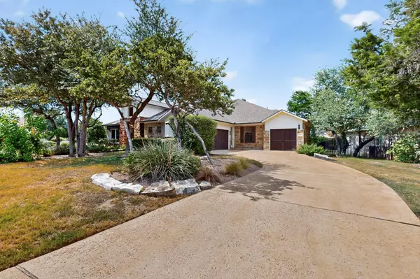 102 Kildrummy LN, Lakeway, TX 78738