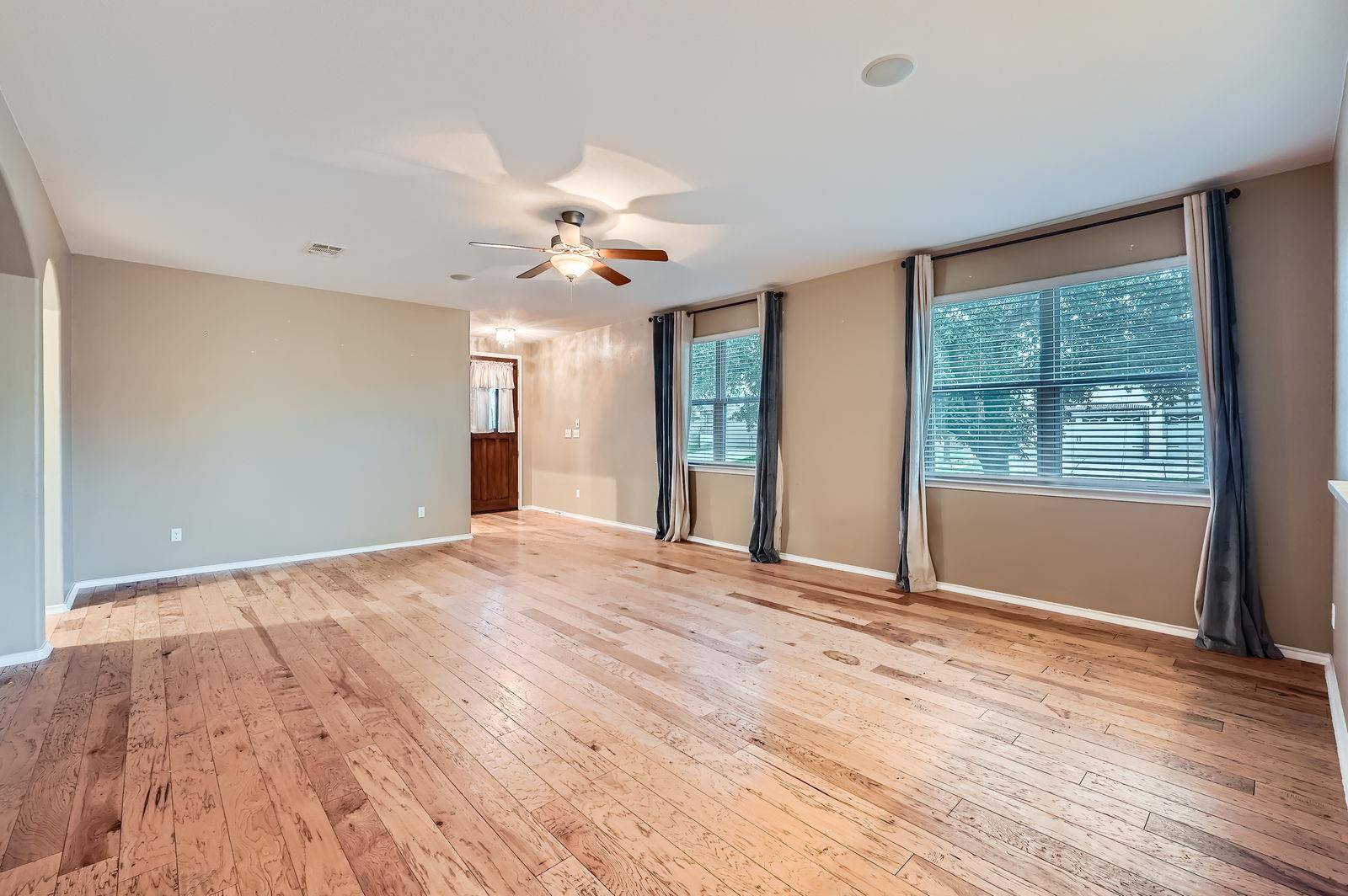 San Marcos, TX 78666,318 Leather Oak LOOP