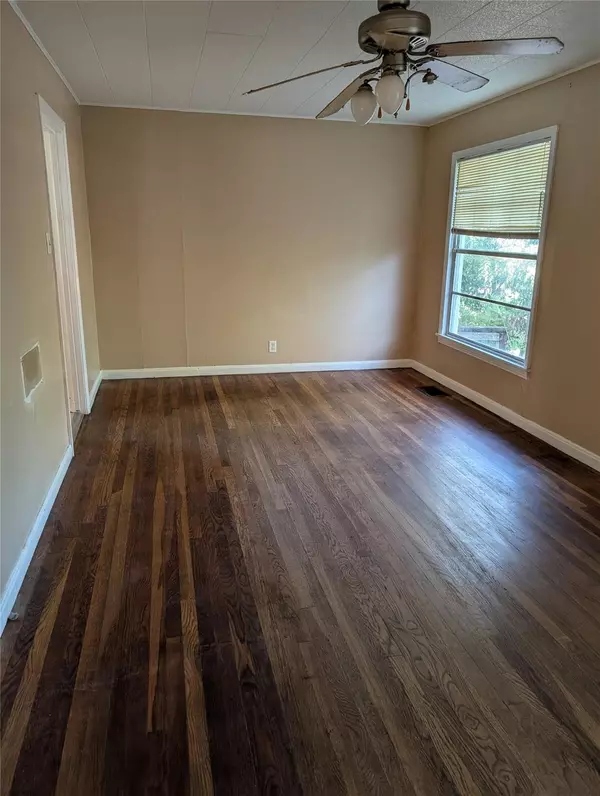 Taylor, TX 76574,1814 Davis ST