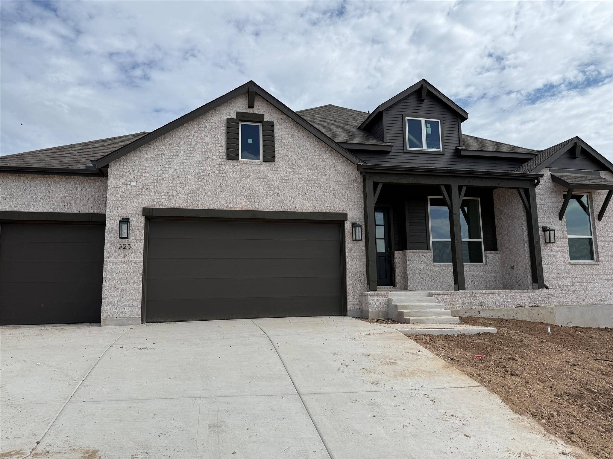 325 Luttrell LN, Liberty Hill, TX 78642