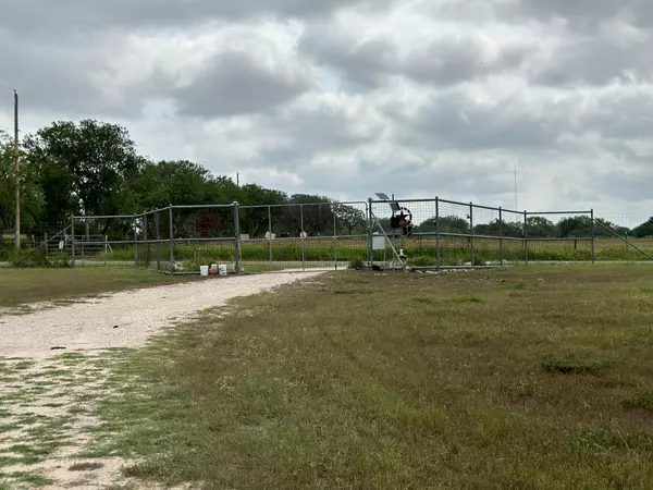 Beeville, TX 78102,305 CR 305