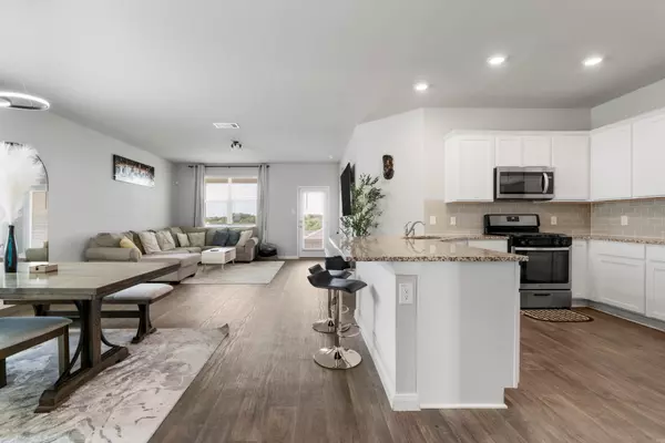 212 Apache Plum DR, Kyle, TX 78640