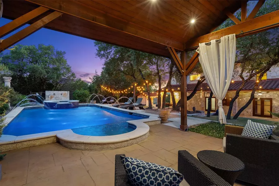 201 Cowal DR N, Spicewood, TX 78669