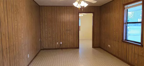 701 Burleson ST, Rockdale, TX 76567