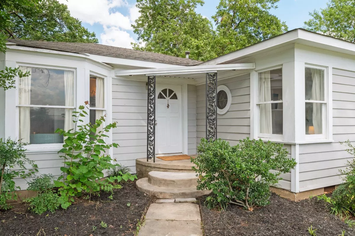 Elgin, TX 78621,907 N Avenue C