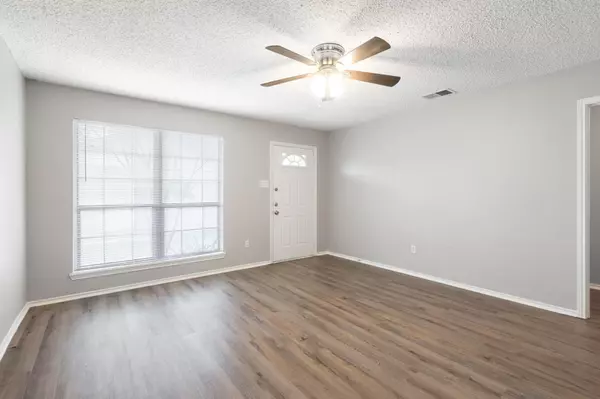 Elgin, TX 78621,415 MLK DR #B