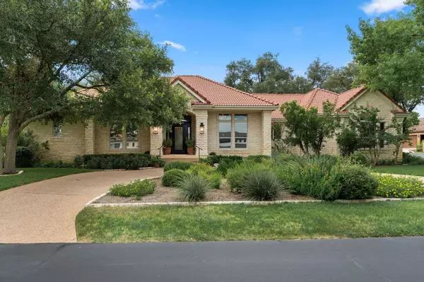 18 Waterfall DR, The Hills, TX 78738