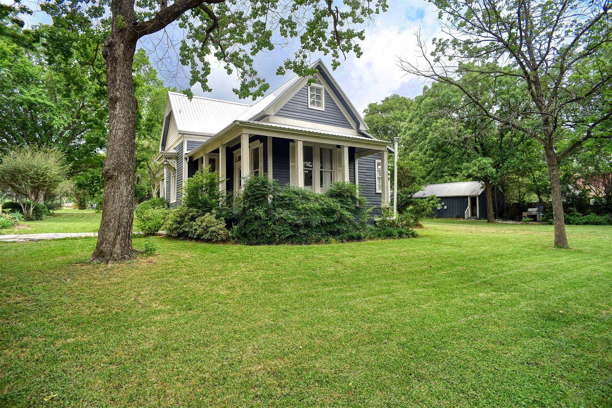 Smithville, TX 78957,306 5th Ave