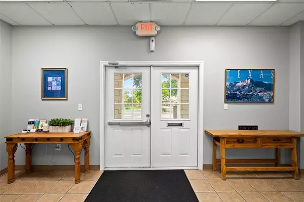 Dripping Springs, TX 78620,800 W Highway 290 HWY #D-800