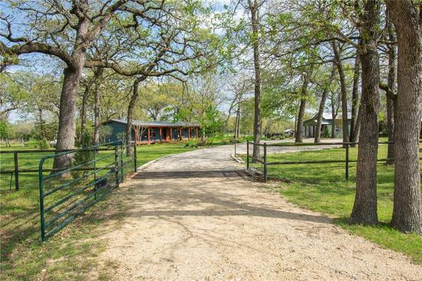 149 Sandy RD, Rosanky, TX 78953