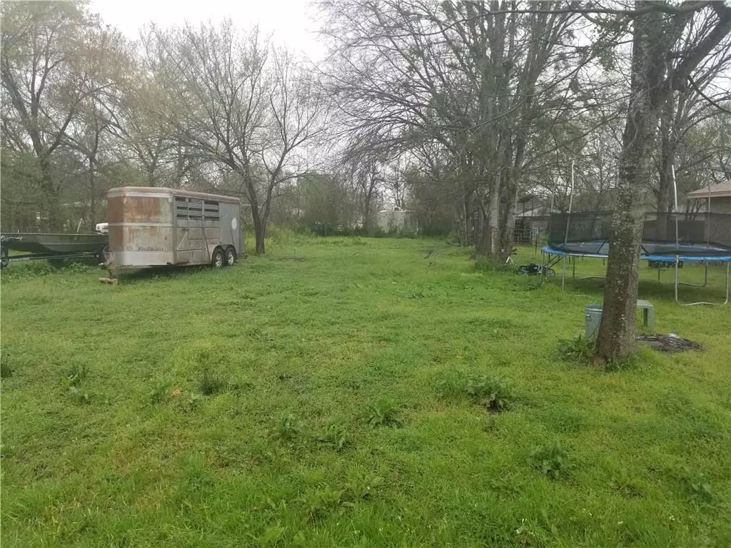 Lexington, TX 78947,913 Hale ST