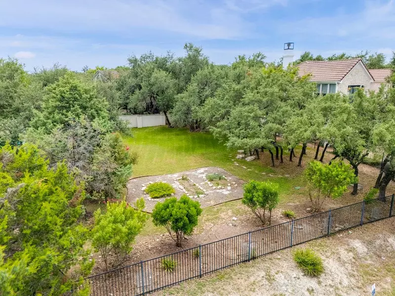 9 Wingreen LOOP, The Hills, TX 78738
